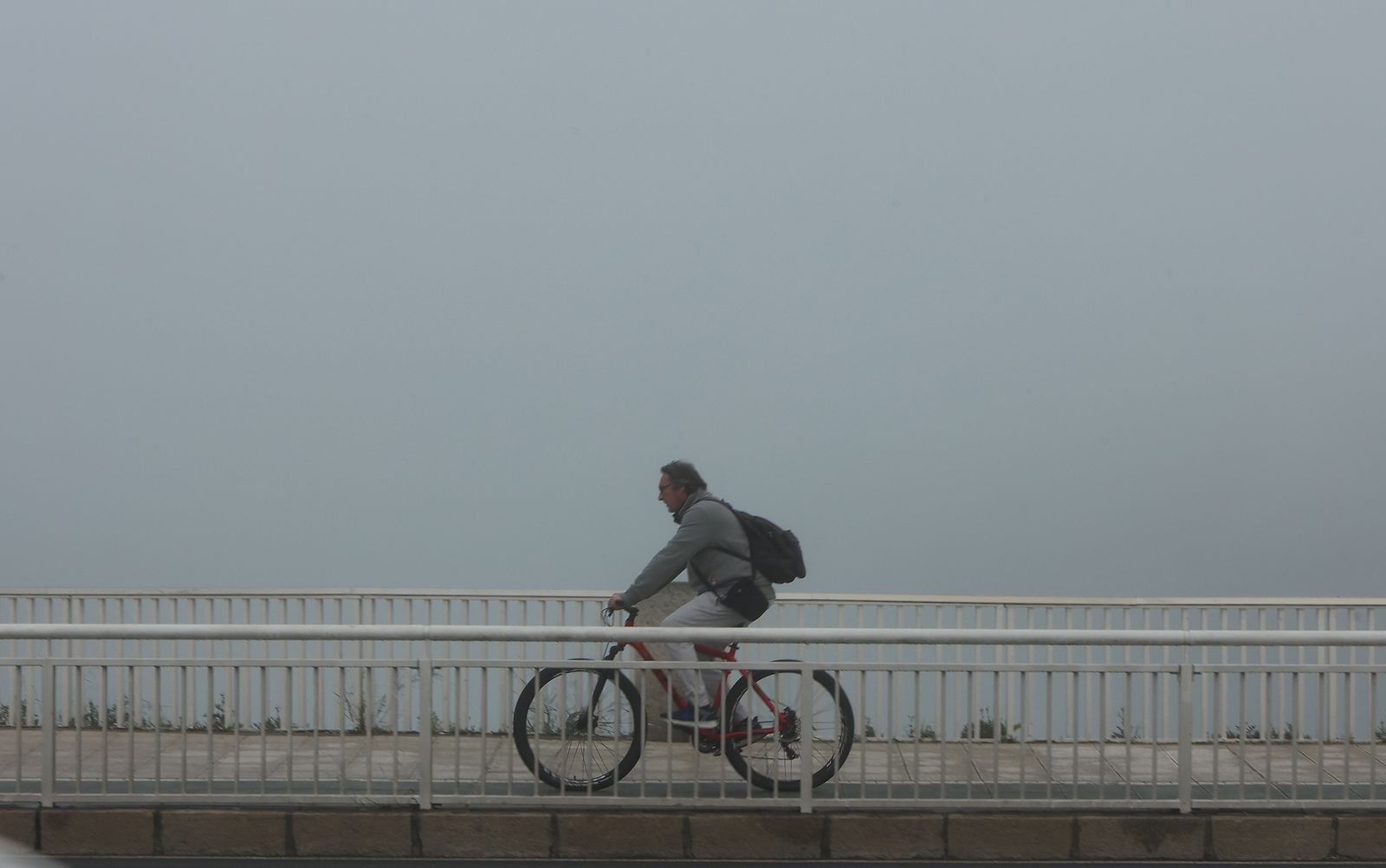 Las mejores imágenes de la niebla que cubría  Sevilla de nuevo