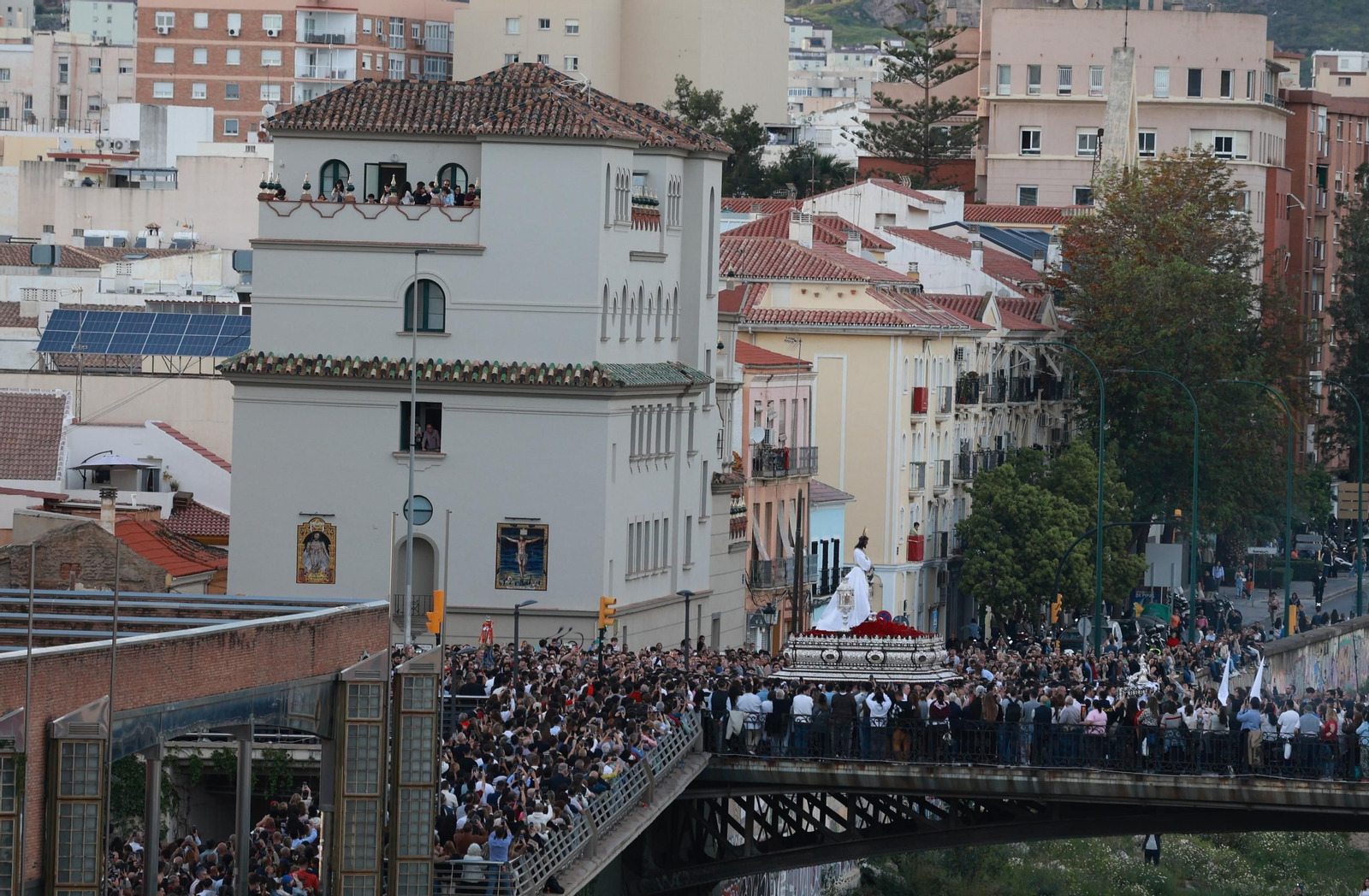 El Cautivo, en su procesión del Lunes Santo en Málaga, en fotos