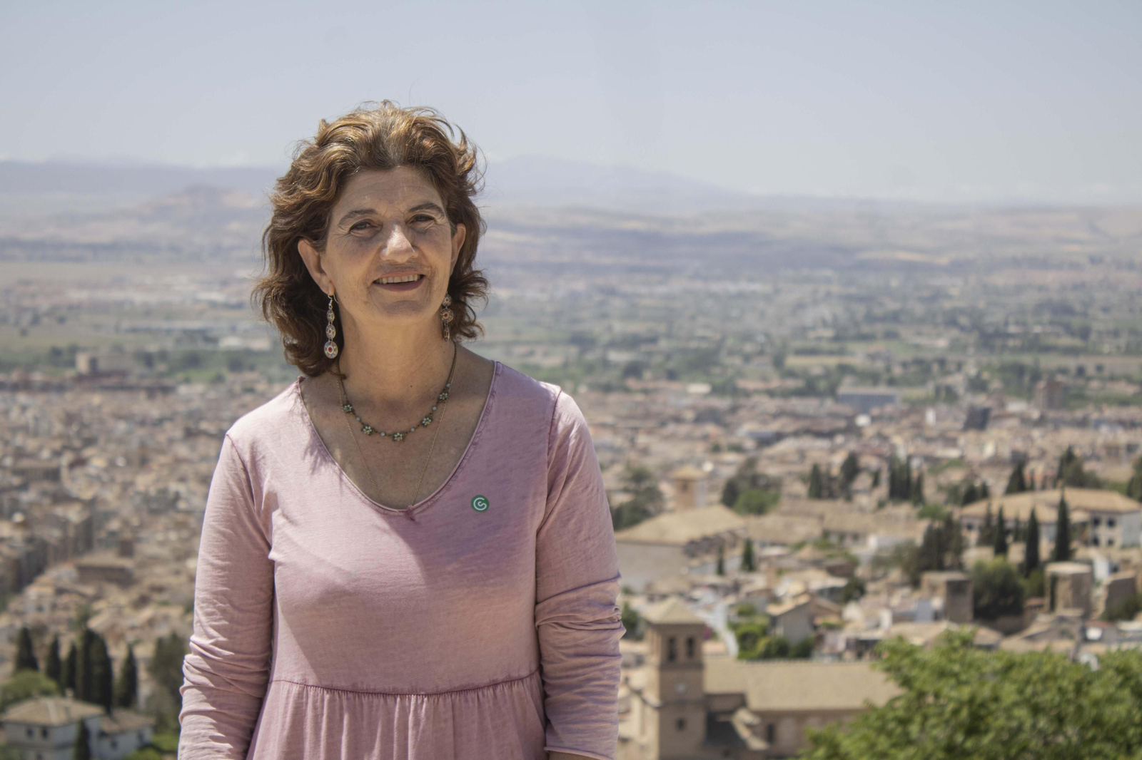 El paseo con Elisa Cabrerizo, candidata de Podemos-AV a la Alcaldía de Granada, en imágenes