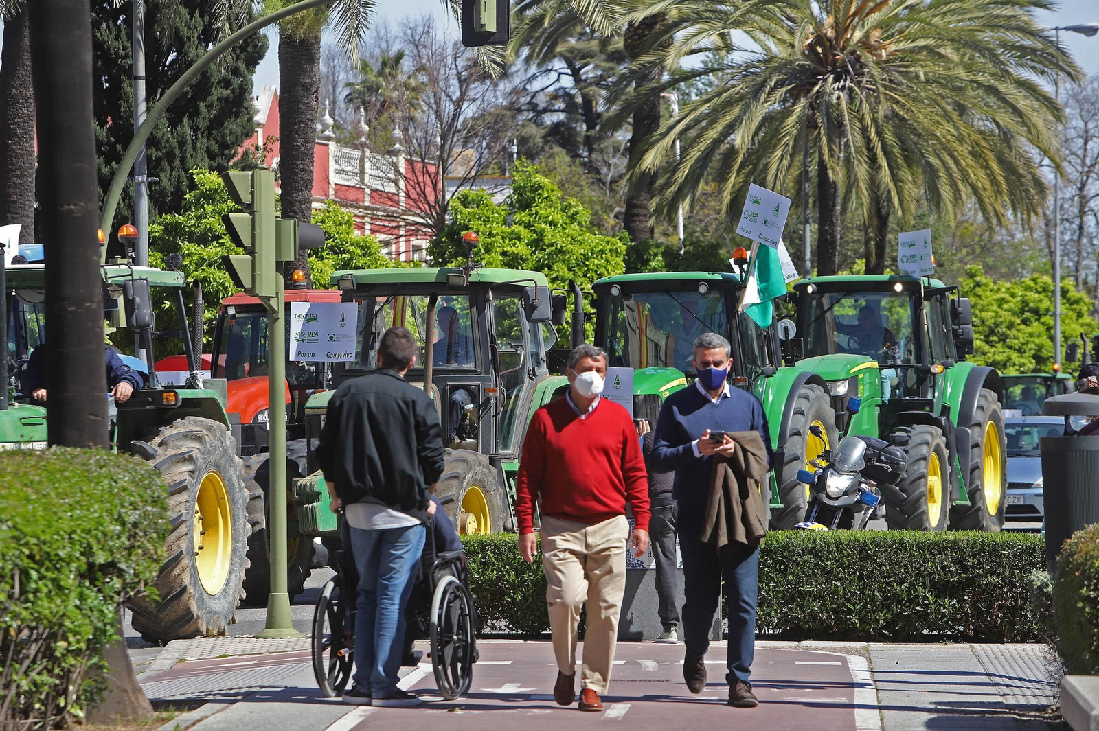 Tractorada de agricultores contra la PAC
