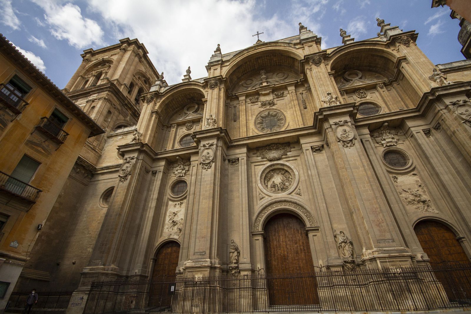 La Policía Nacional intervino en la Catedral y el la parroquia del Santo Ángel Custodio.