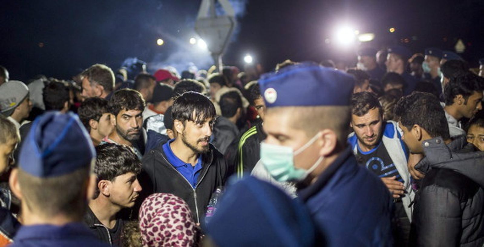 Récord de llegada de refugiados a Hungría ante el próximo cierre de fronteras