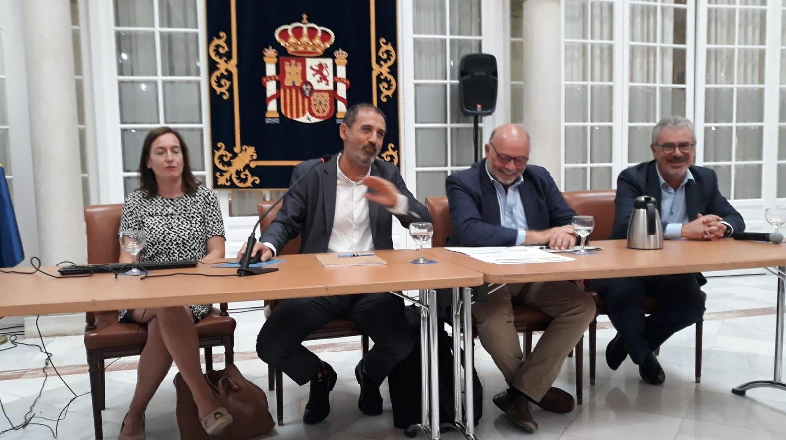Xavier Flores (en el centro), flanqueado por Javier Herrero, Rosalía Bravo y Marcos Martín, este jueves en la Delegación del Gobierno central.