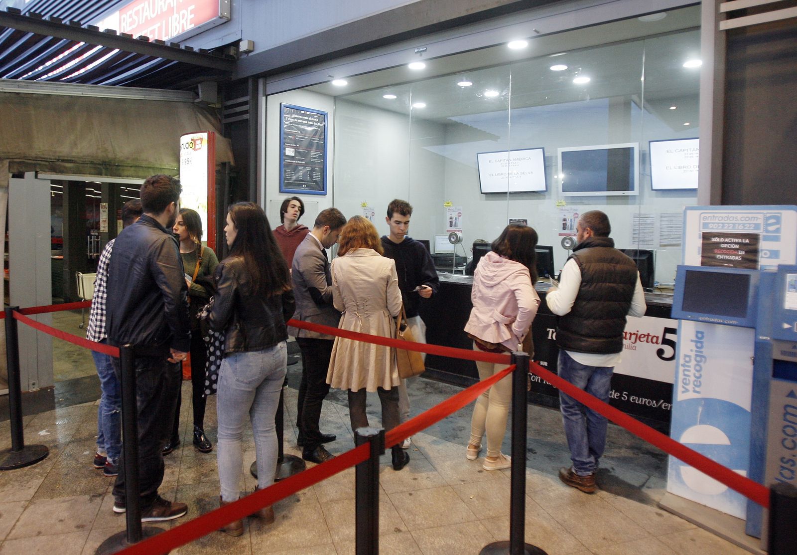 Clientes del Cinesur El Tablero durante una fiesta del cine.