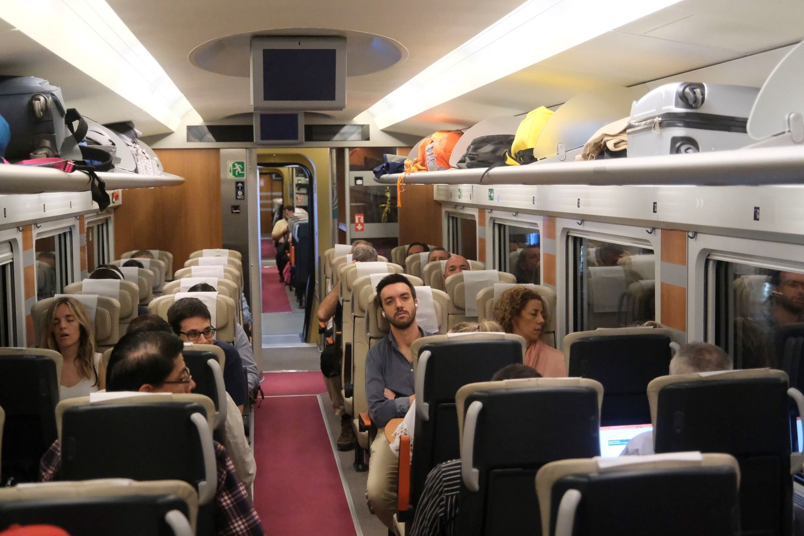 Los trenes Avlo comienzan a circular por Córdoba, en imágenes