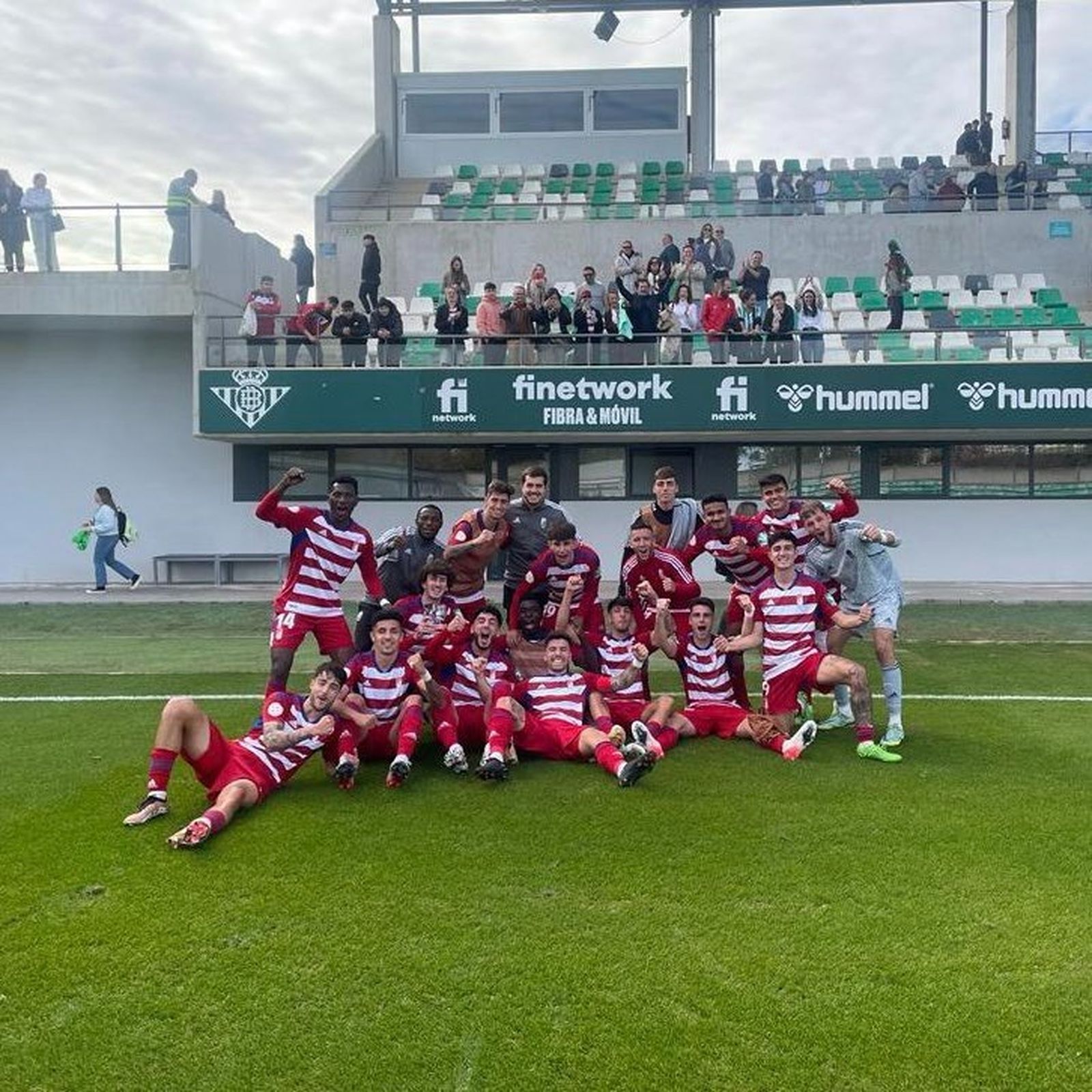 El Recreativo Granada se lleva el gato al agua ante el Betis Deportivo (0-3)