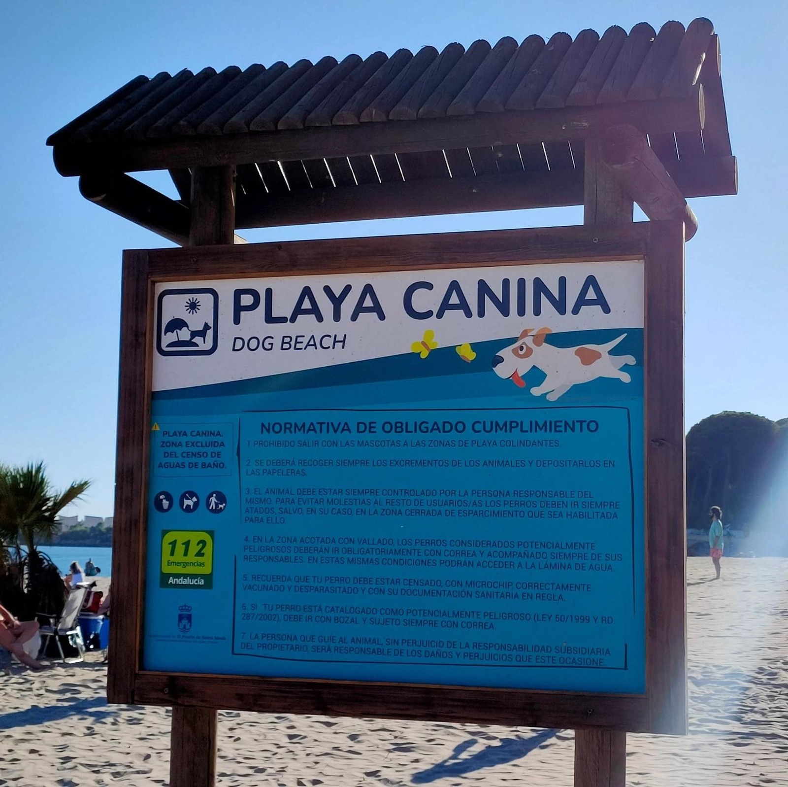 Cartel informativo de la playa canina de El Puerto con las normas. Cartel informativo de la playa canina de El Puerto con las normas.