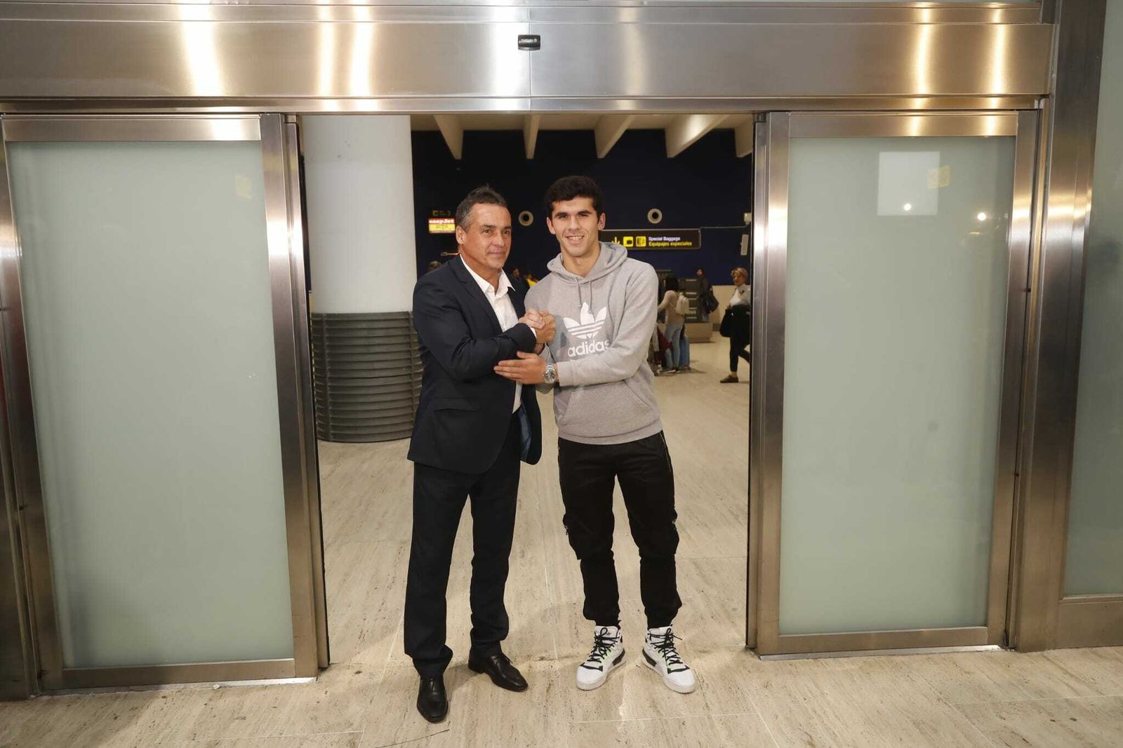 Llegada de Aleñá al aeropuerto de Sevilla.