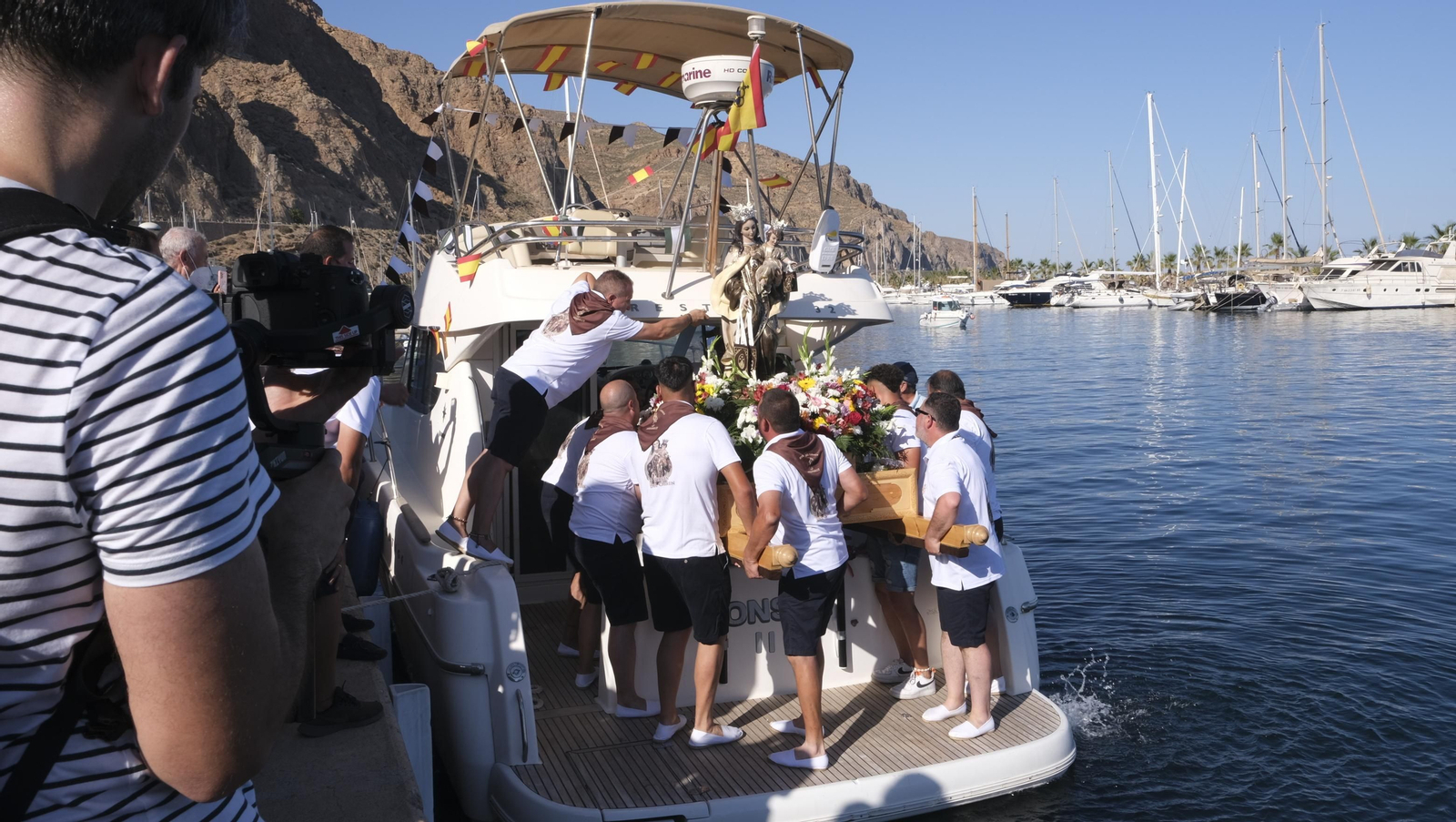 Procesión marinera de la Virgen del Carmen en Aguadulce