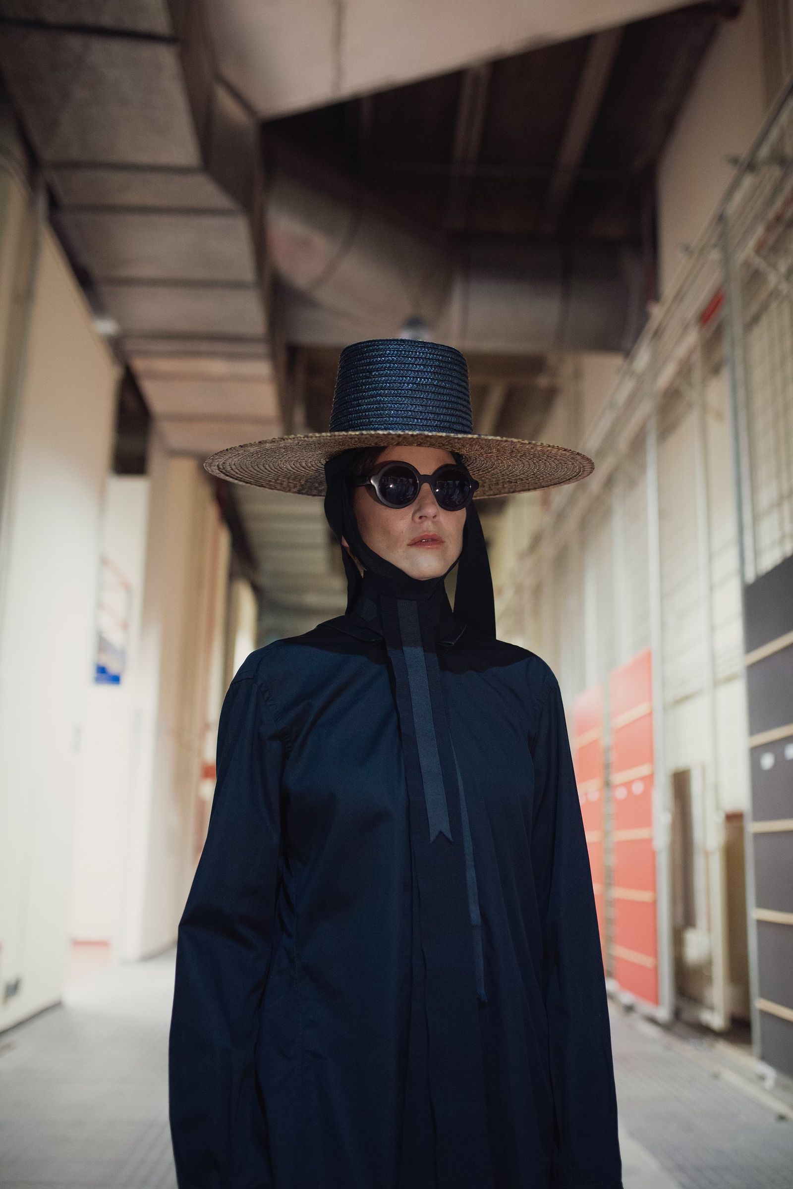 Un instante de la 'fashion film' de Oteyza presentada este viernes en París, con Leonor Watling como protagonista.