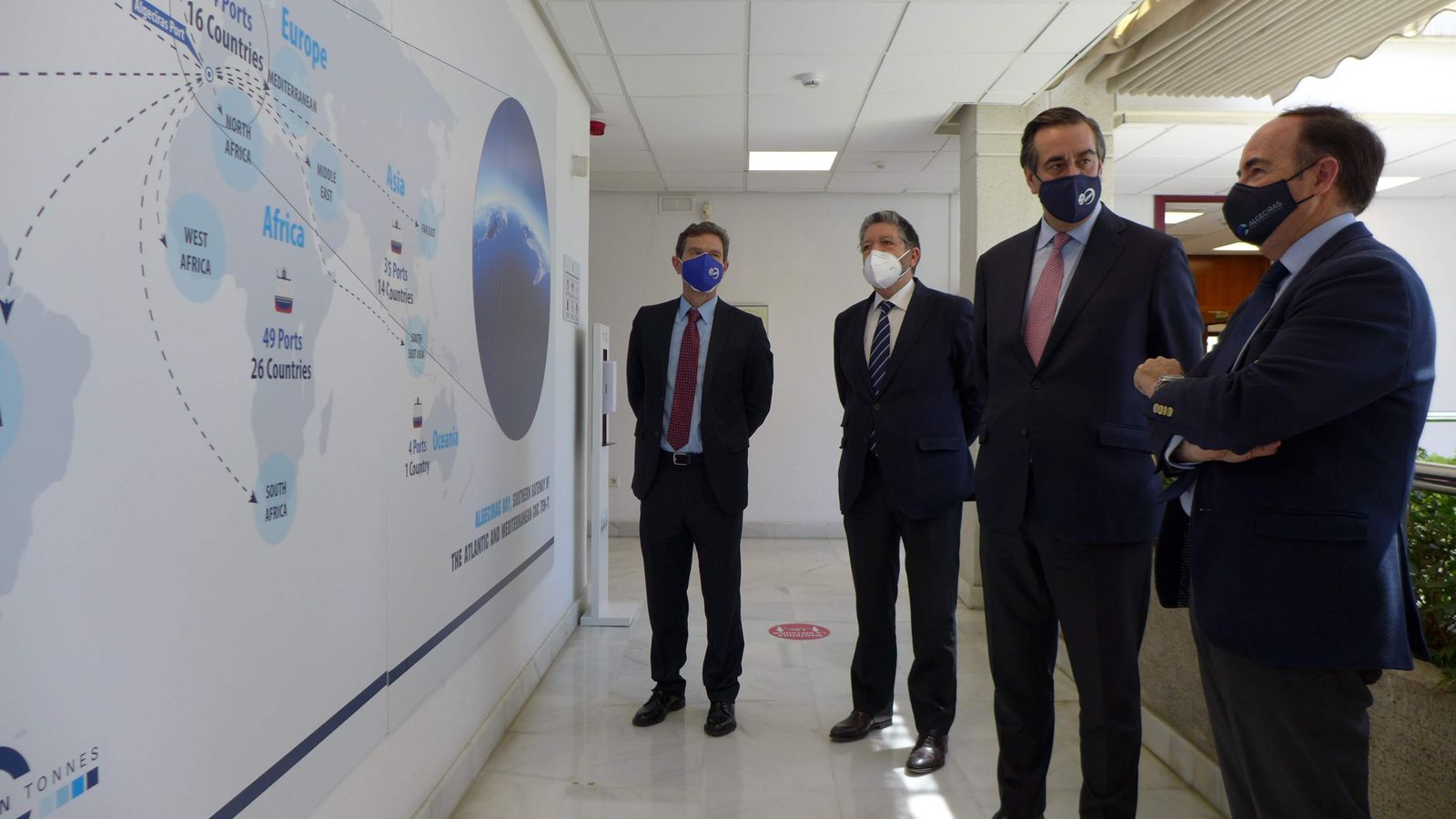 Los directivos de Acerinox y del Puerto de Algeciras.