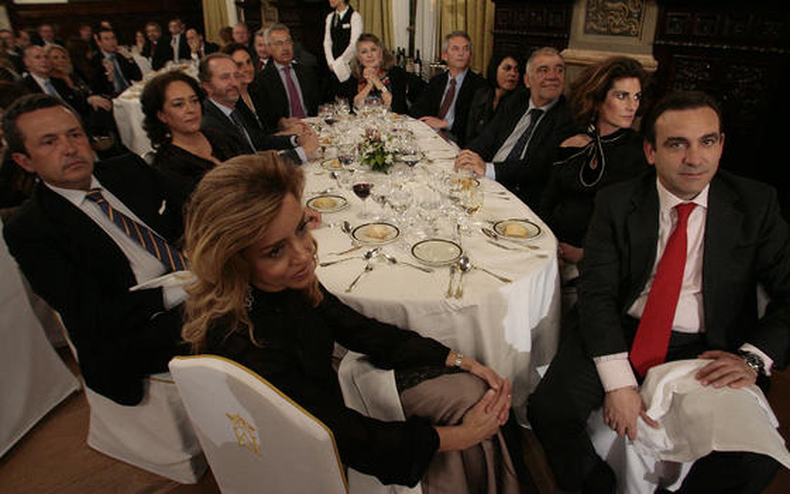 Miriam Menéndez, Gonzalo Madriaga, Inmaculada Millán, Rodrigo Charlo, Concha Velasco, Pablo Gutiérrez-Alviz, Dolores Cano, Alonso Riejo, Elisabeth Martins, José Luis Berrendero, María Caballo y Manuel Iturbe. / Reportaje gráfico: Antonio Pizarro / Juan Carlos Muñoz / Juan Carlos Vázquez