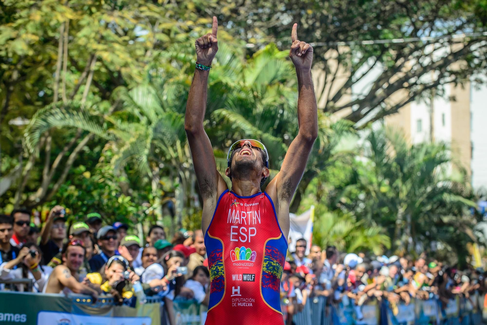 Emilio Martín celebra uno de los numerosos títulos que ha conseguido.