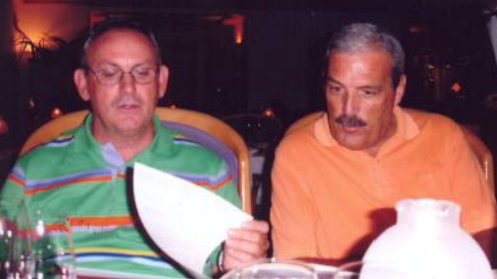 Manuel Lorente (derecha), aparece junto al empresario Julián Romero en una imagen del sumario