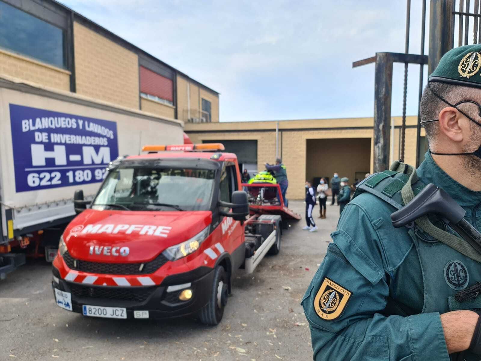 La Guardia Civil interviene dos motos de agua usadas para el tráfico de hachís en Vícar.