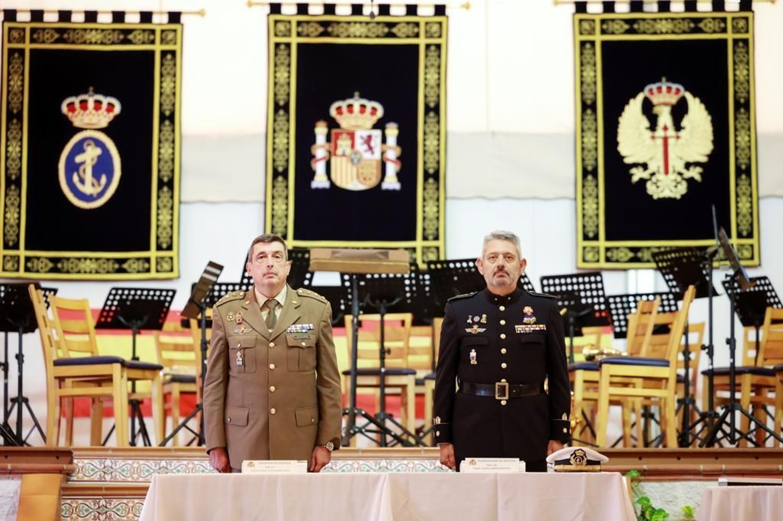 Las imágenes del día de la Subdelegación de Defensa en Cádiz y entrega de reconocimientos