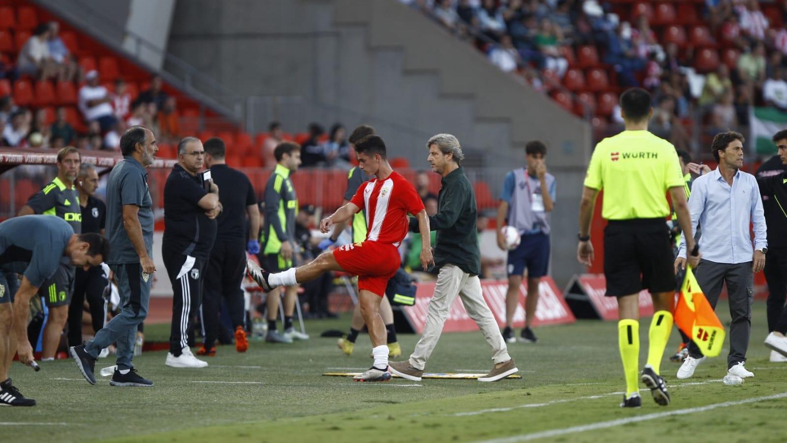 Sergio Arribas volverá ante el Zaragoza tras ser expulsado con el Burgos y perderse la visita a Oviedo