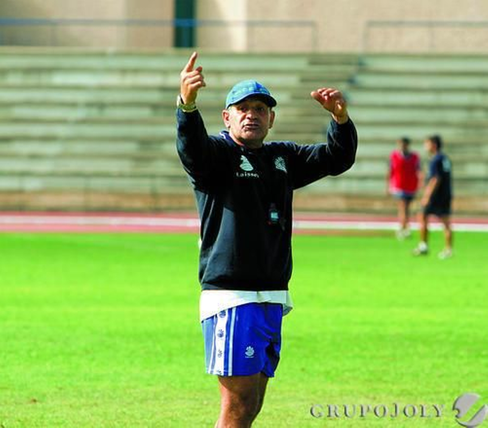 También dirigió al San Fernando, al que subió a Segunda División B.