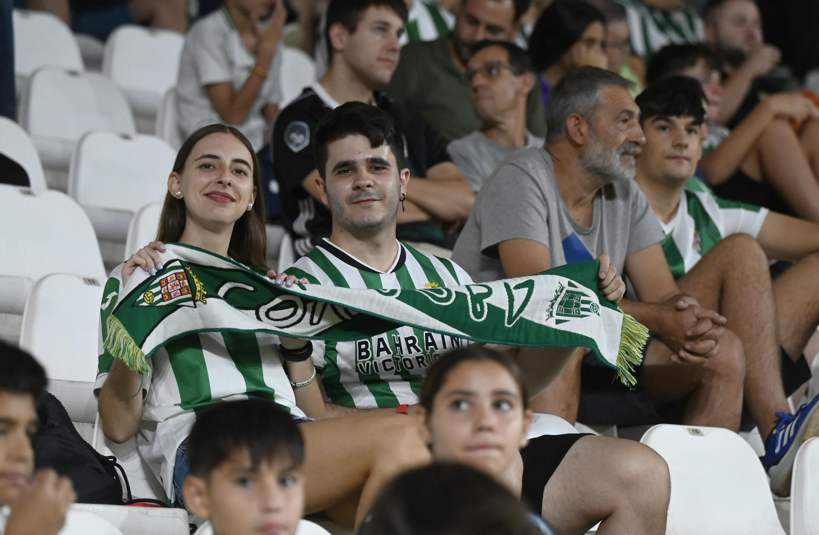 Las mejores fotos del ambiente en El Arcángel para el Córdoba CF - Racing de Santander