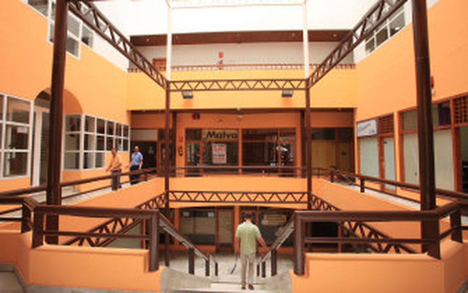 'Se vende' centro comercial