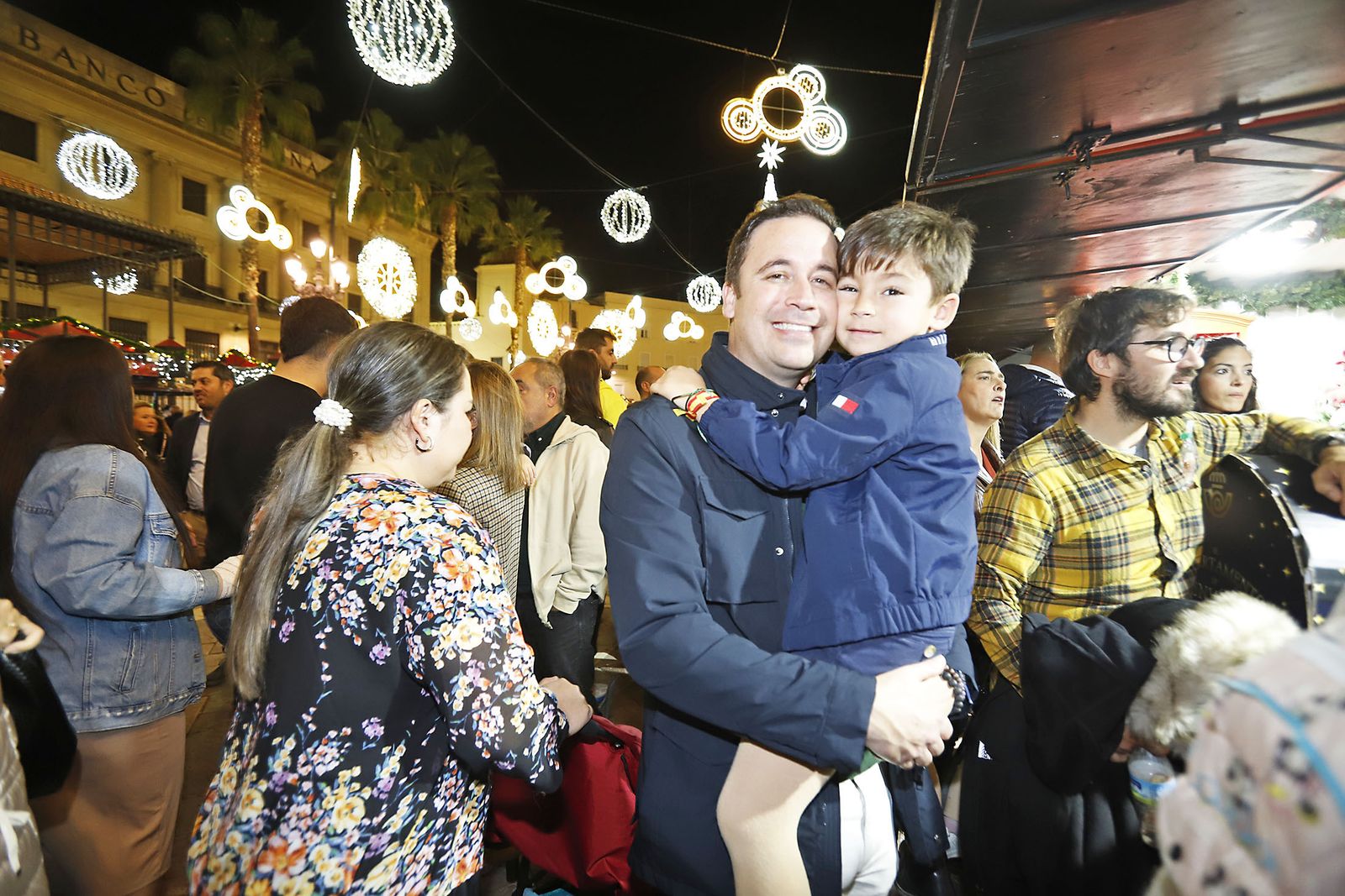 Imágenes del mercado navideño de la Plaza de Las Monjas