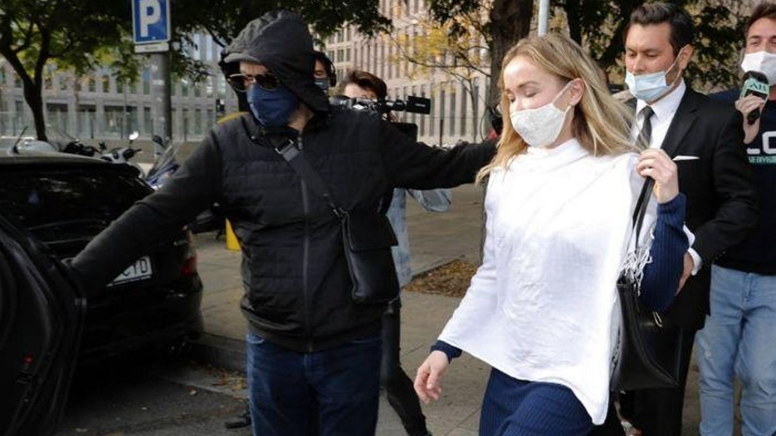 Dobrowolski, saliendo de los juzgados antes de su entrada a la cárcel.