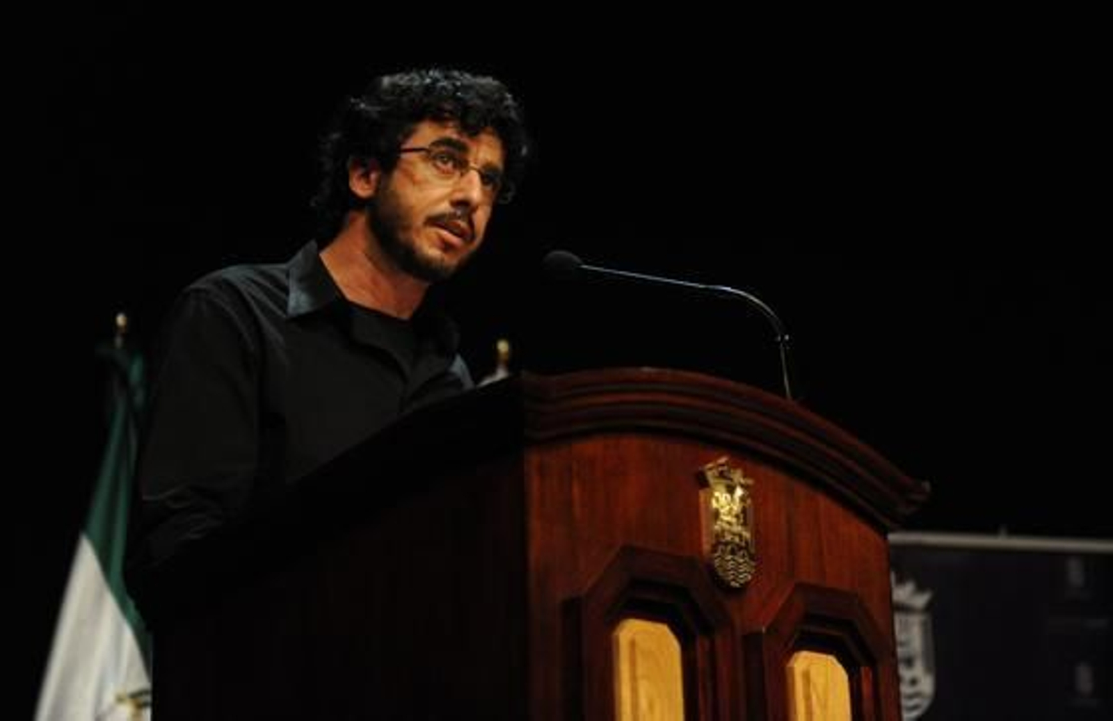El reportero gráfico Emilio Morenatti recibe el I Premio Libertad de Expresión en el Real Teatro de Las Cortes de San Fernando. 

Foto: Elias Pimentel