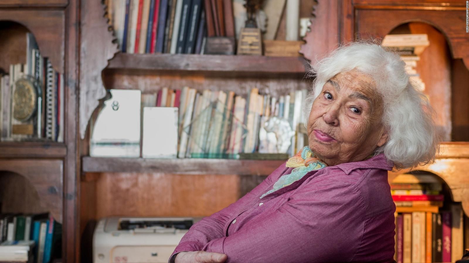 La escritora y activista egipcia Nawal El Saadawi.