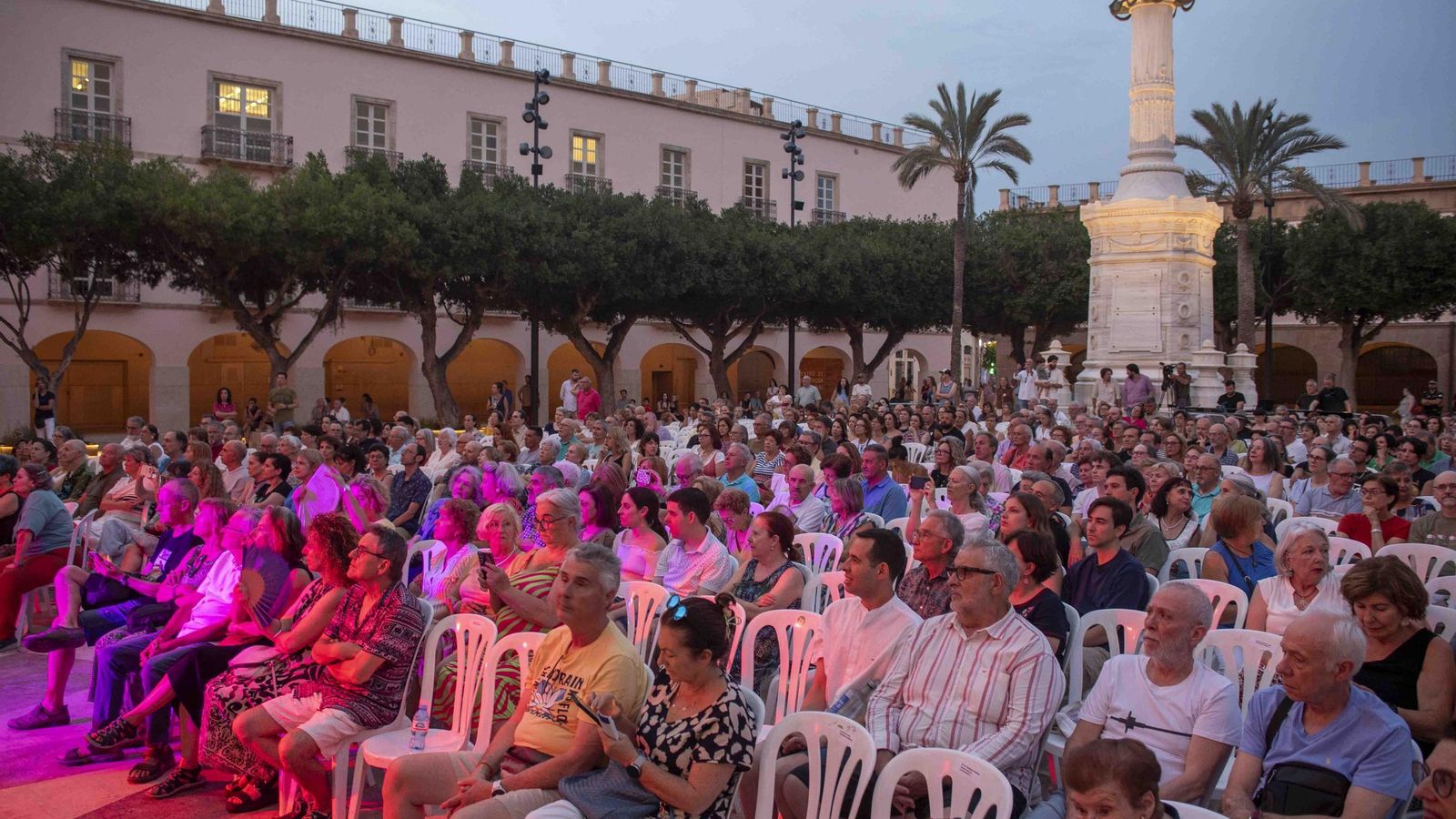 Público asistente al concierto de Sinouj el pasado jueves. Público asistente al concierto de Sinouj el pasado jueves.