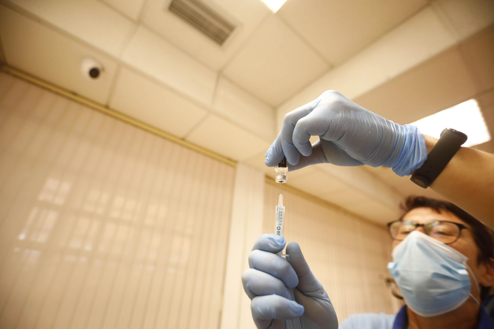 El comienzo de la vacunación a la población de 70 a 79 años de Córdoba, en fotografías