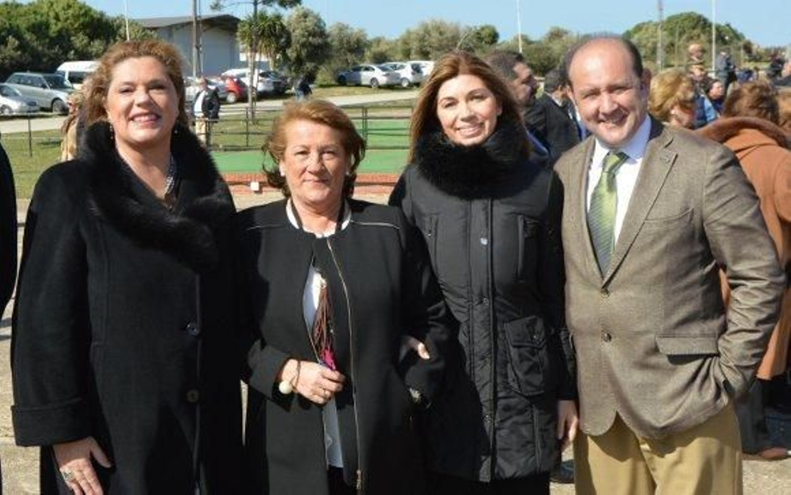Lola Palomino, Macarena Vicho, Yolanda Risco y Juan José Ortiz, tras finalizar el acto de la jura de bandera.  Foto: Ignacio Casas de Ciria