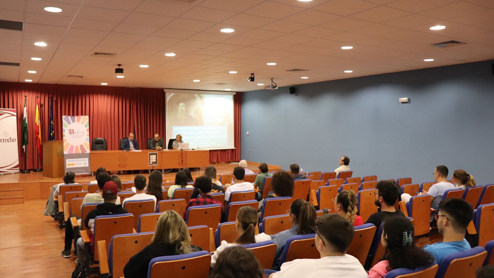 Un momento de la conferencia impartida por Carmen Mena.