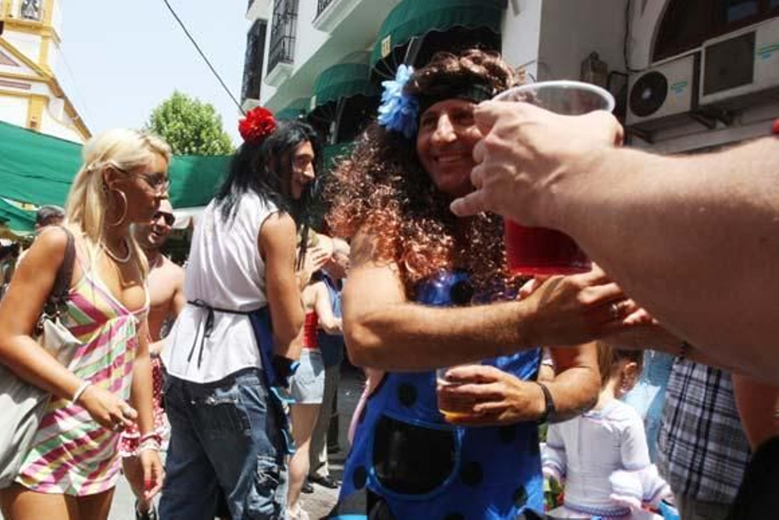 Los linenses se volcaron en la celebración del Domingo Rociero y el Real y el centro tuvieron un gran ambiente

Foto: Paco Guerrero