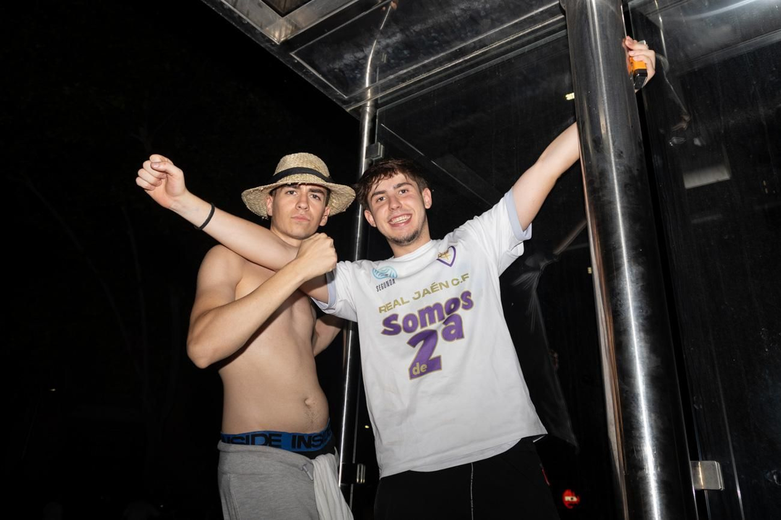 El éxtasis del Real Jaén en la Plaza de las Batallas