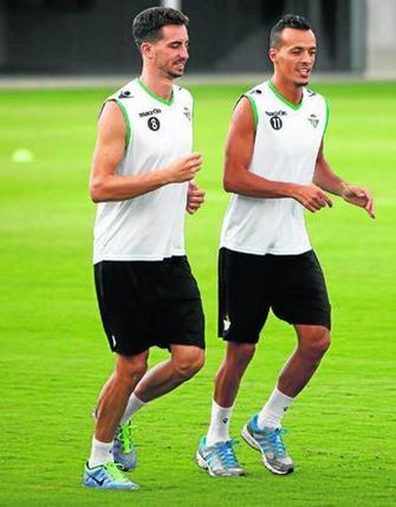 Rennella y Kadir se entrenan con la resaca alegre del miércoles.