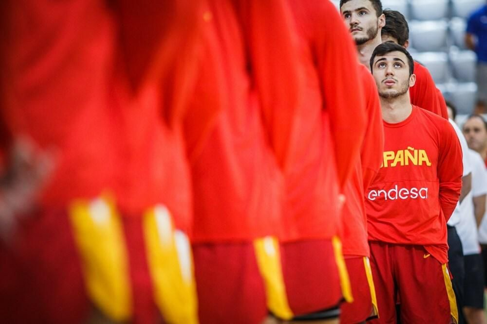 Los jugadores de España sub 20, antes del partido.