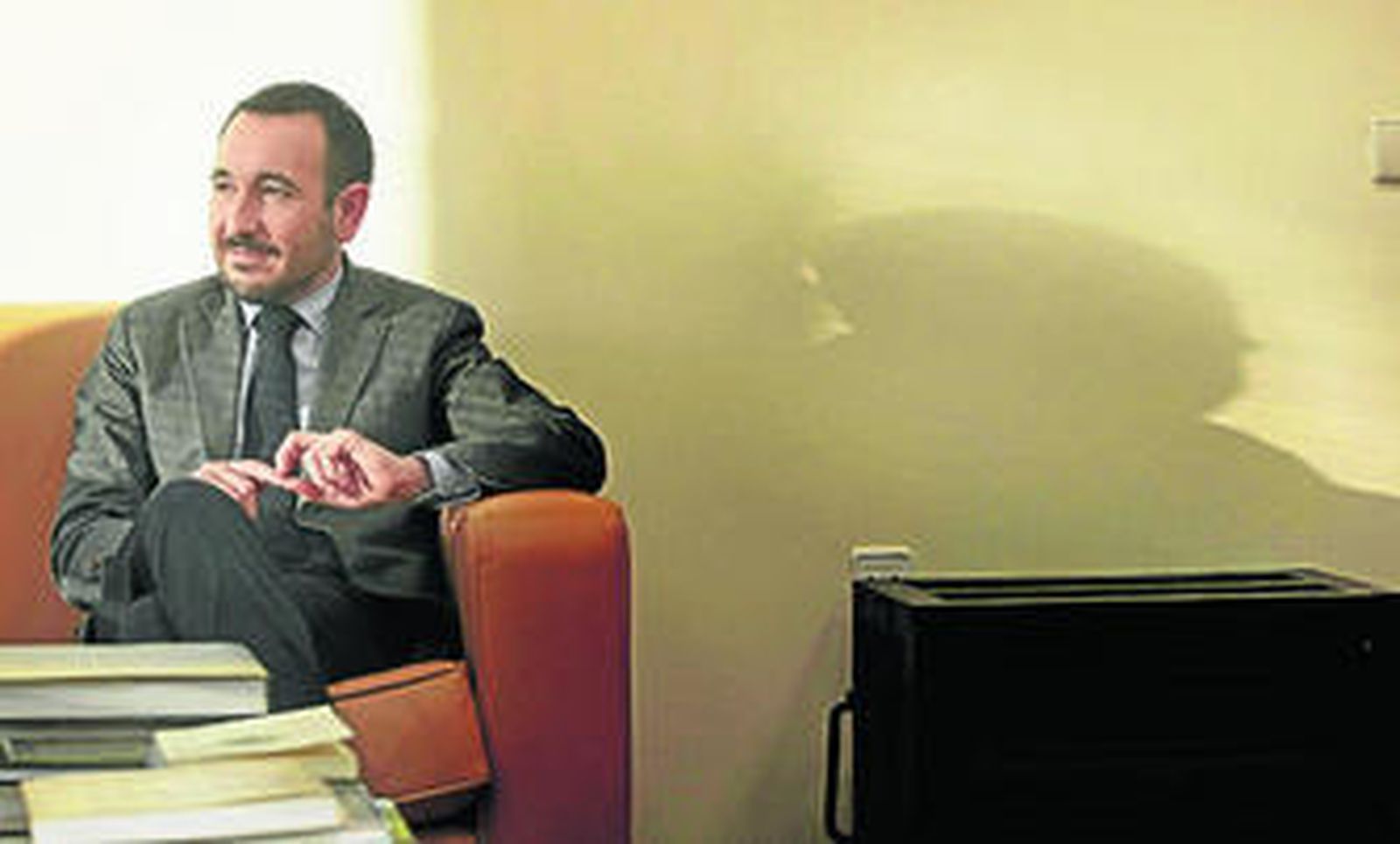 Fernando López Gil, fotografiado en su despacho de la Delegación del Gobierno, en la gaditana plaza de España.