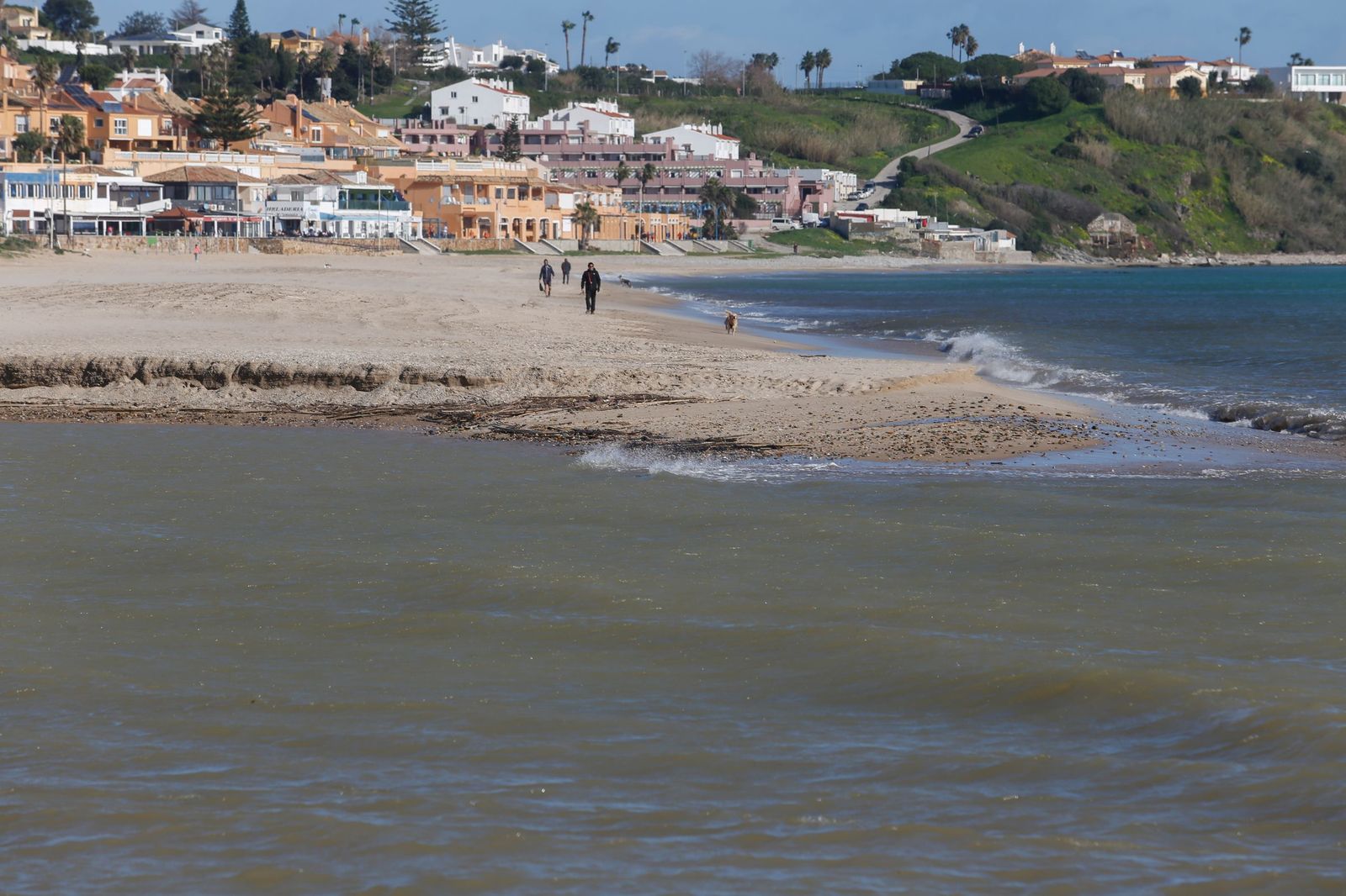 Las fotografías de los daños de las últimas borrascas en las playas de Getares y El Rinconcillo, en Algeciras