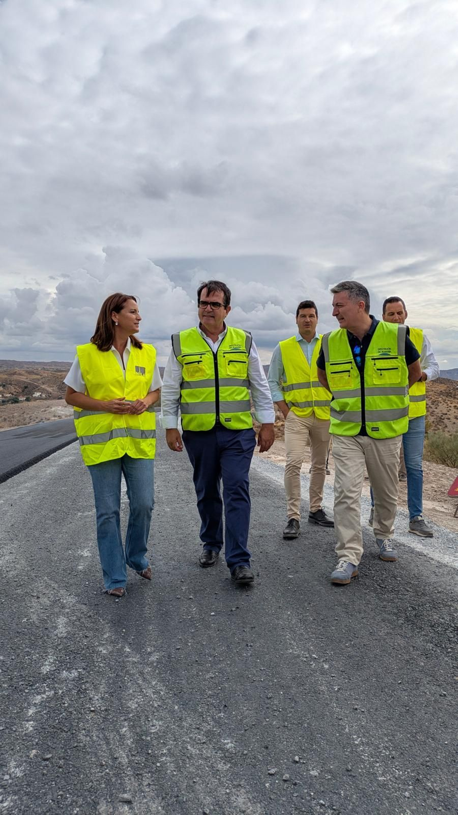 La alcaldesa albojense y el diputado de Fomento han visitado las obras.