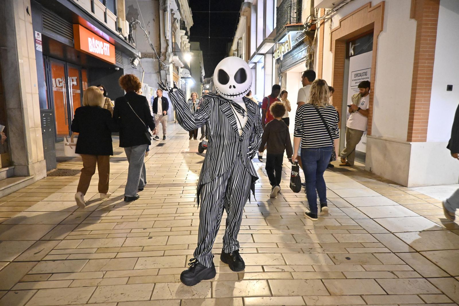 Las mejores fotografías de la noche de Halloween en Huelva