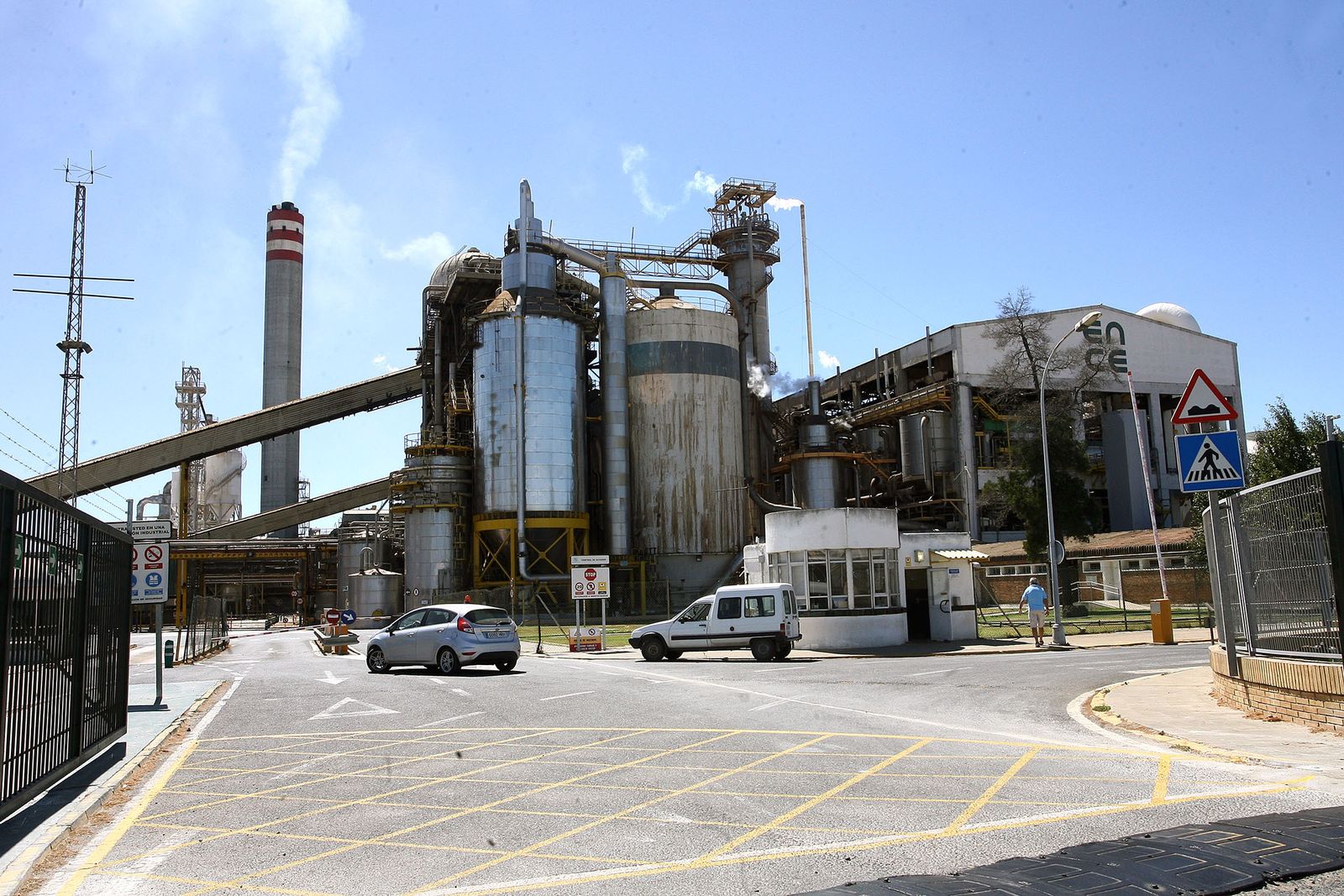 Entrada de la planta de Ence ubicada en San Juan del Puerto
