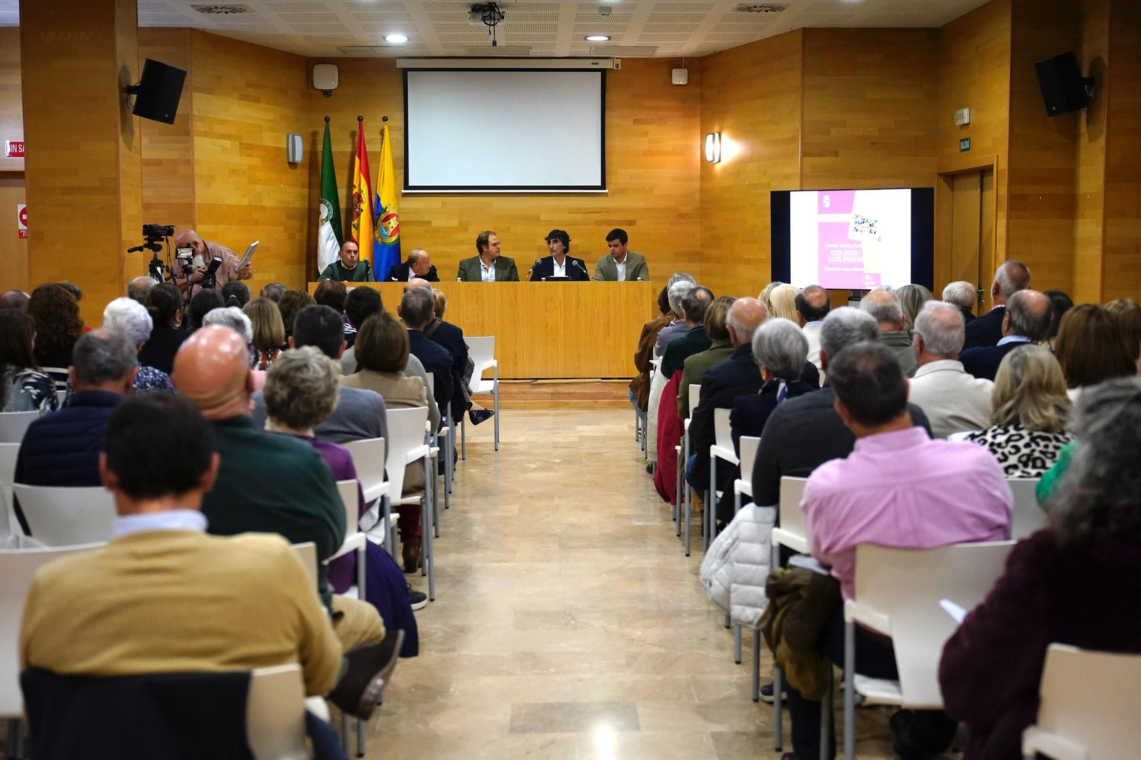 Fotos de la presentacion del libro "Colegio Los Pinos" de Francisco Lòpez Muñoz
