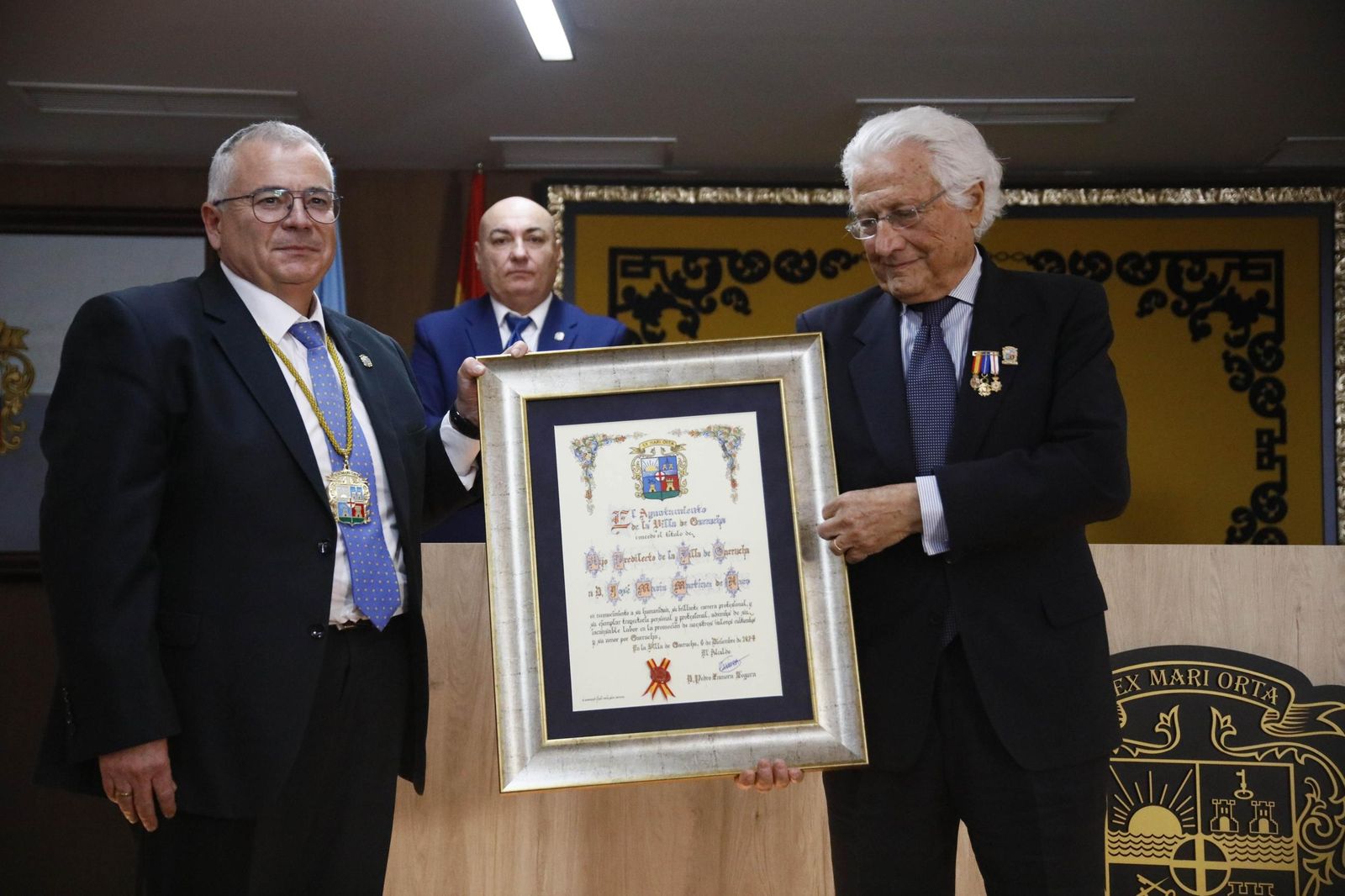 Las imágenes del nombramiento de hijo predilecto de Garrucha a José María Martínez de Haro