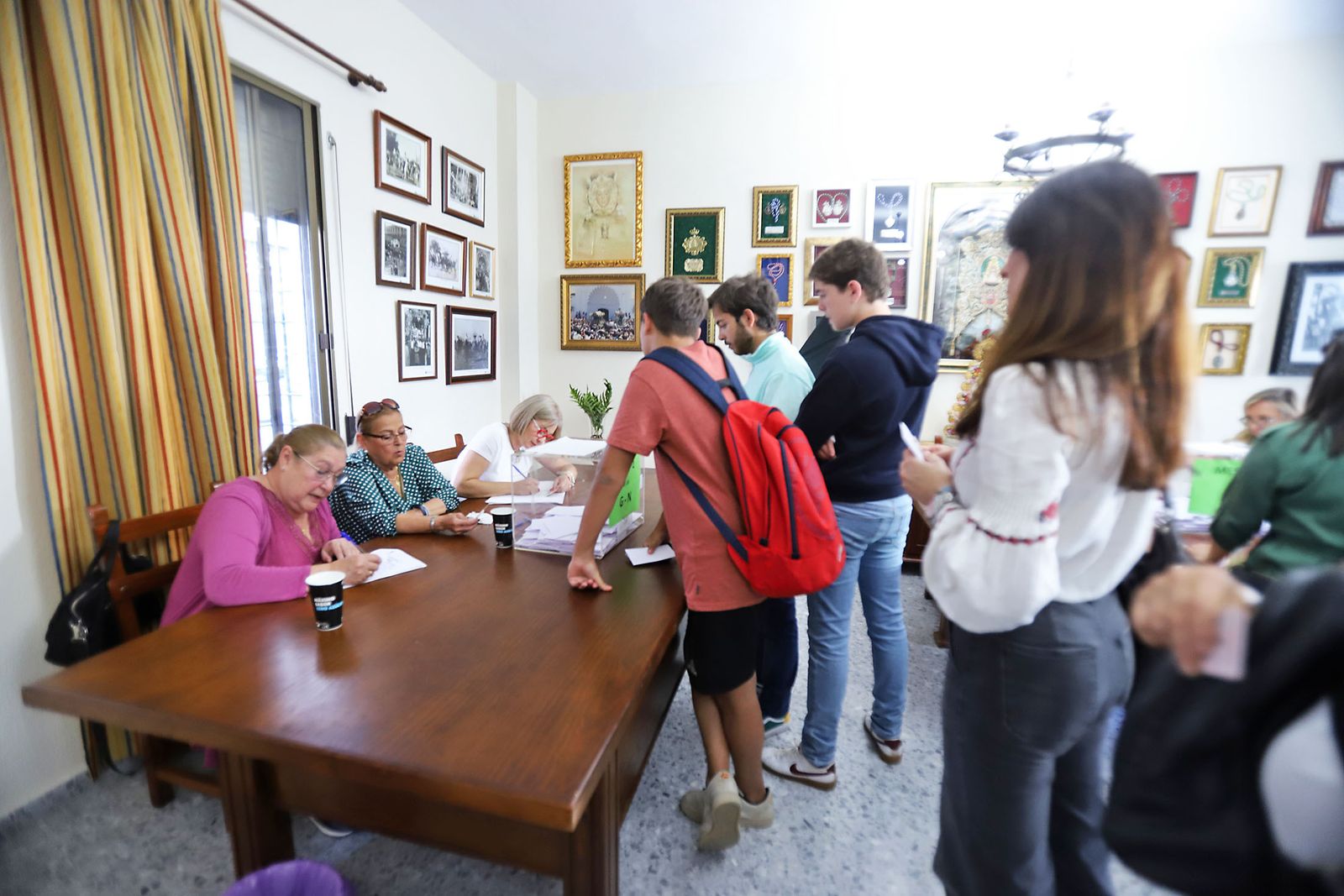 Imágenes del ambiente en las votaciones de la Hermandad del Rocío de Huelva