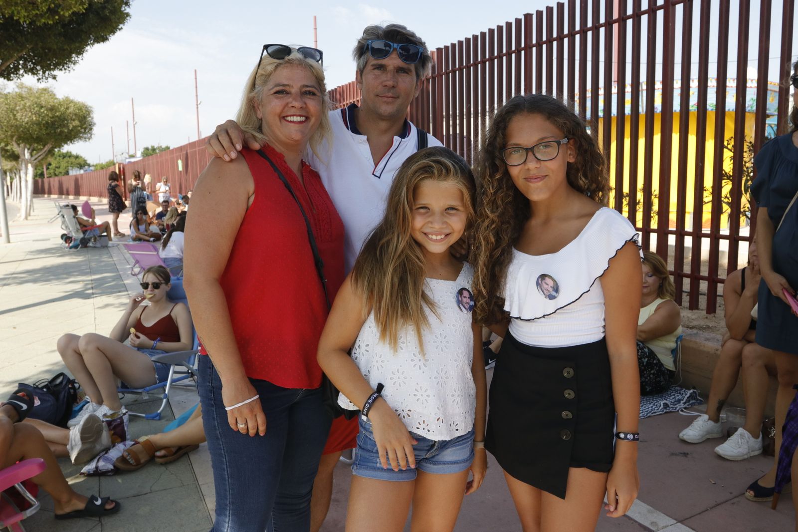 Fotogalería de los fans que esperan en cola para el concierto de David Bisbal