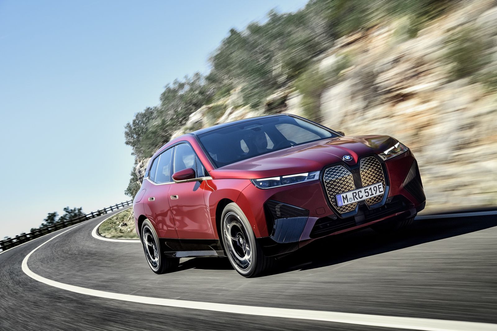 BMW ultima su SUV eléctrico más grande, el iX que llegará en 2021