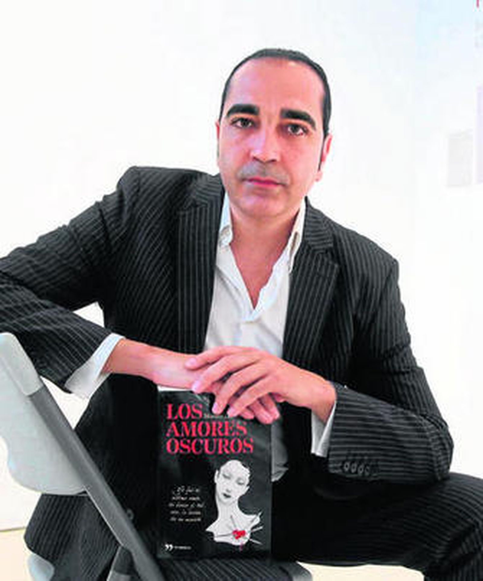 Manuel Francisco Reina, ayer, durante la presentación de su libro.