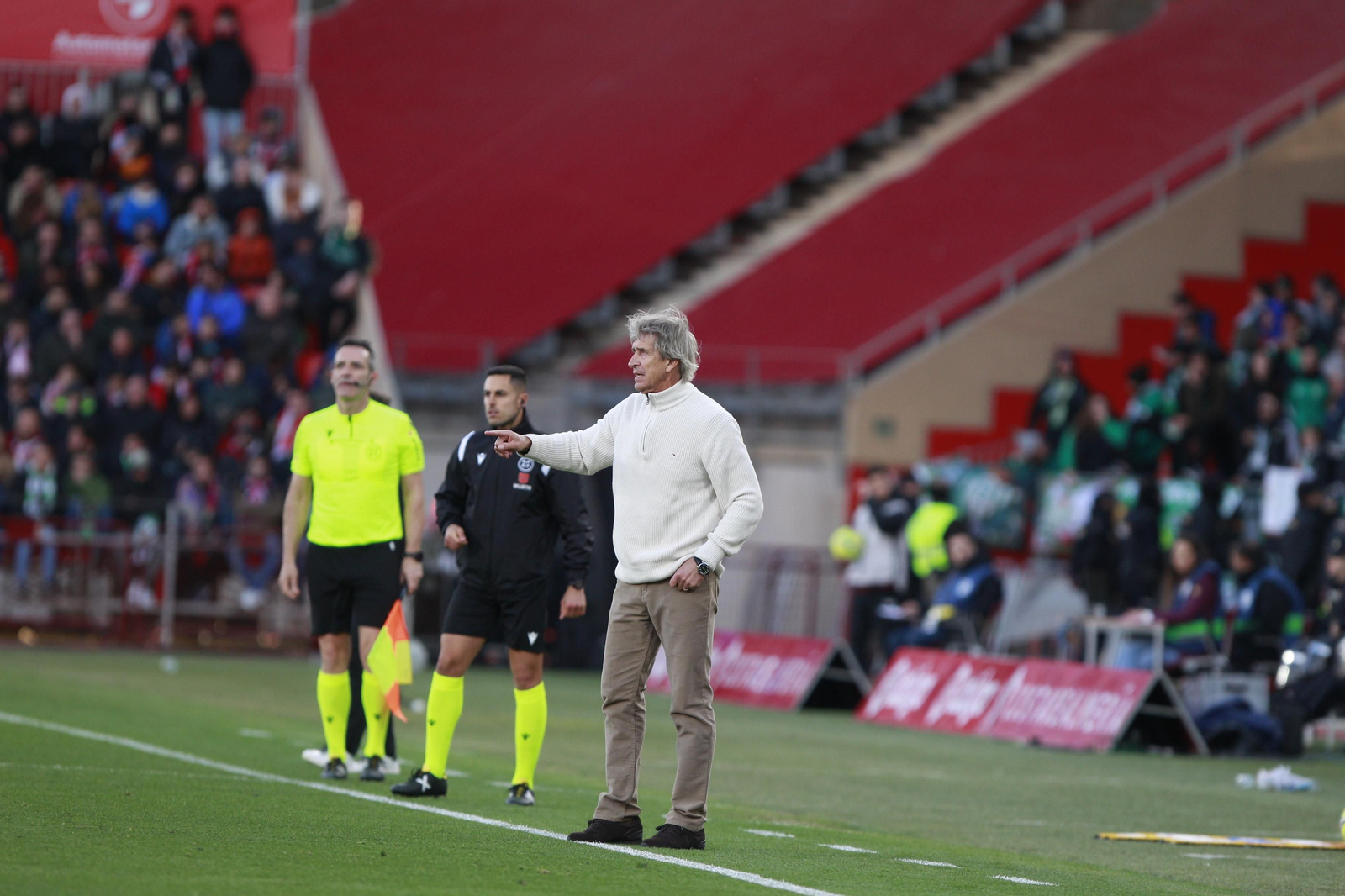 Imágenes del partido de fútbol U.D. Almería-Real Betis Balompié