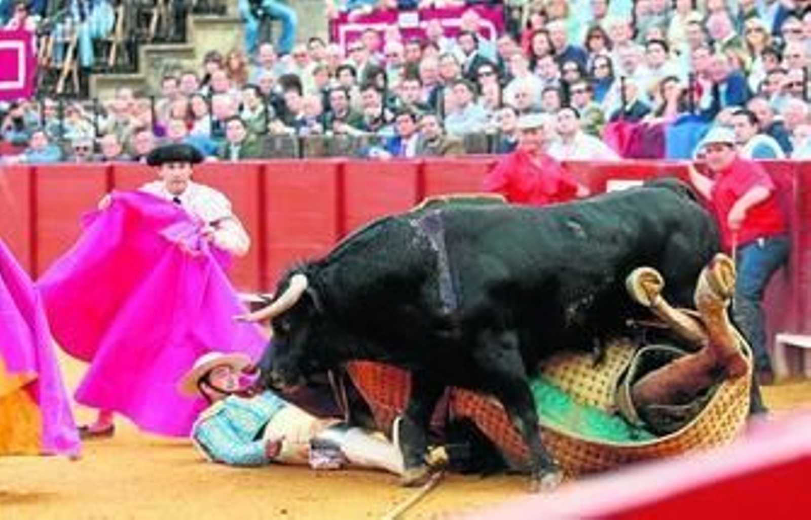 Rafael Cuesta junto a su jefe de filas, Morante, en La Maestranza.