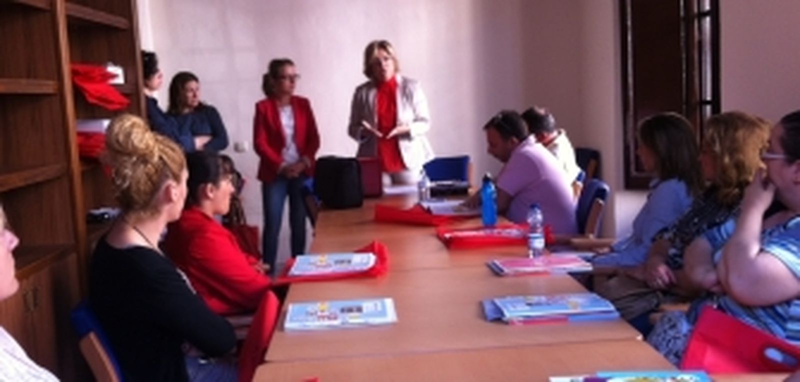 La coordinadora del IAM inaugura en Berja el Programa Formativo dirigido a AMPAs para la prevención de la violencia de género